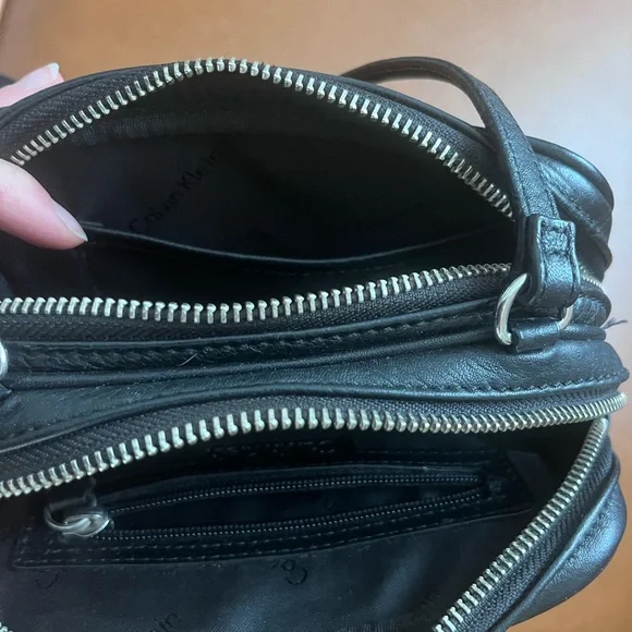 Calvin Klein Black Leather camera Bag style purse crossbody - Picture 6 of 11